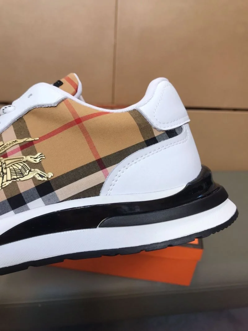 Burberry Low Shoes EyeCatching 17158