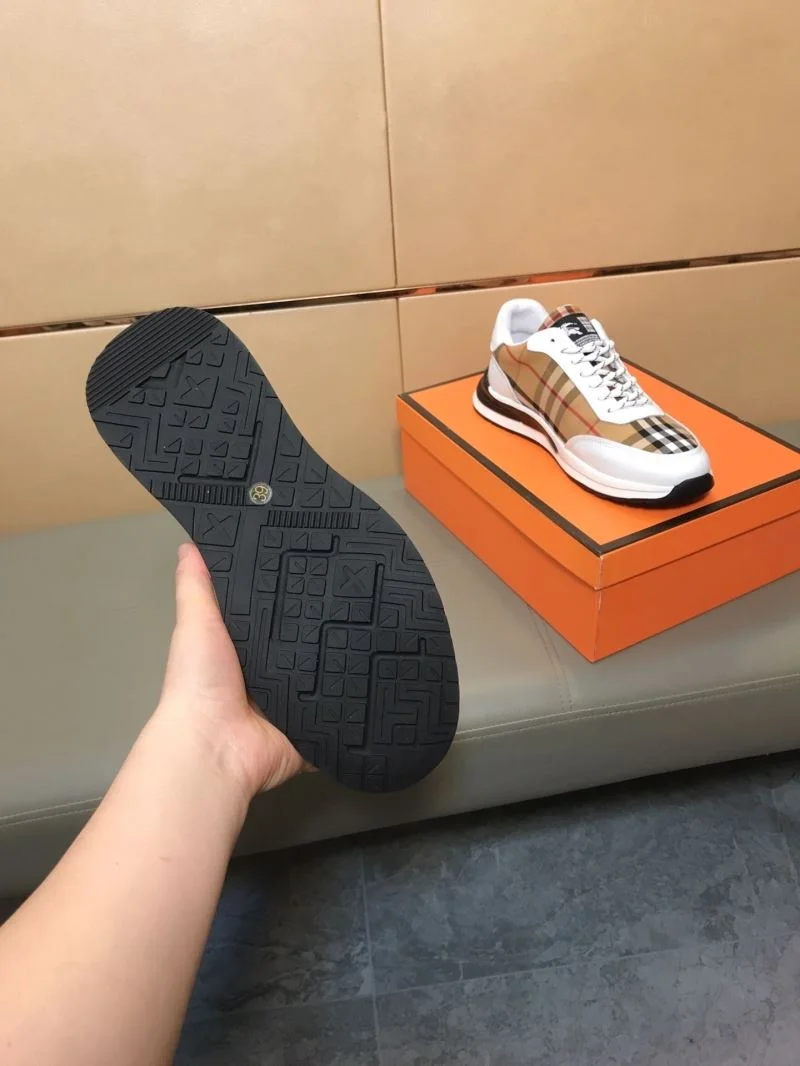 Burberry Low Shoes EyeCatching 17158
