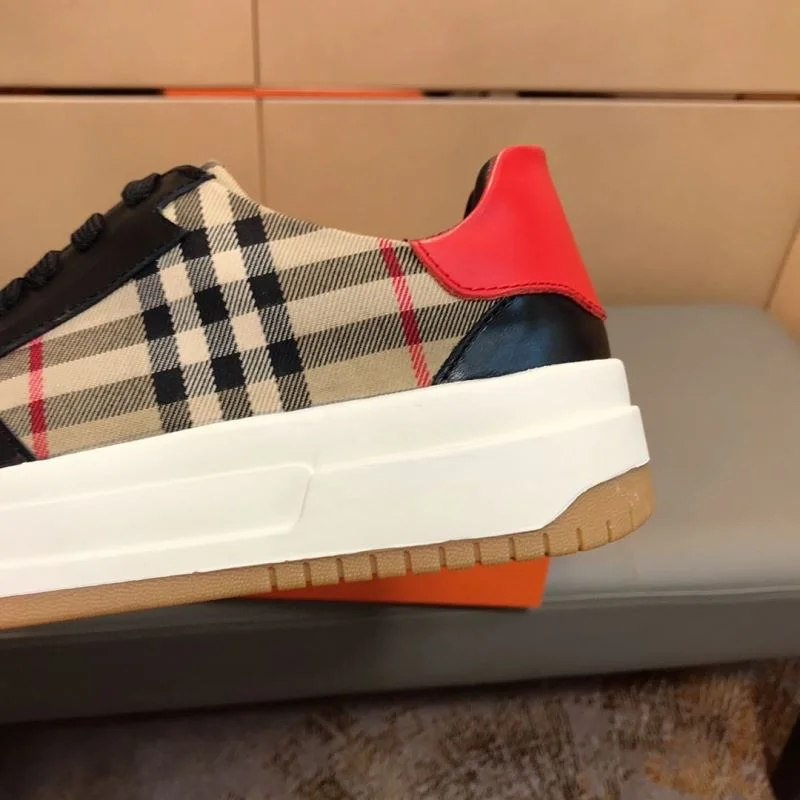 Sporty Burberry Low Shoes 17151