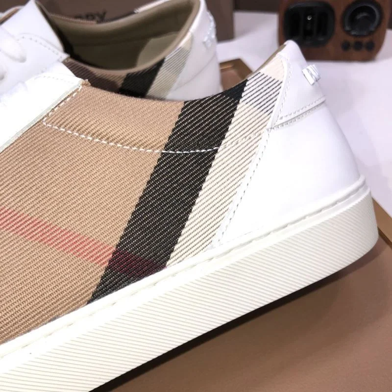 Burberry Low Shoes UrbanStyle 17196