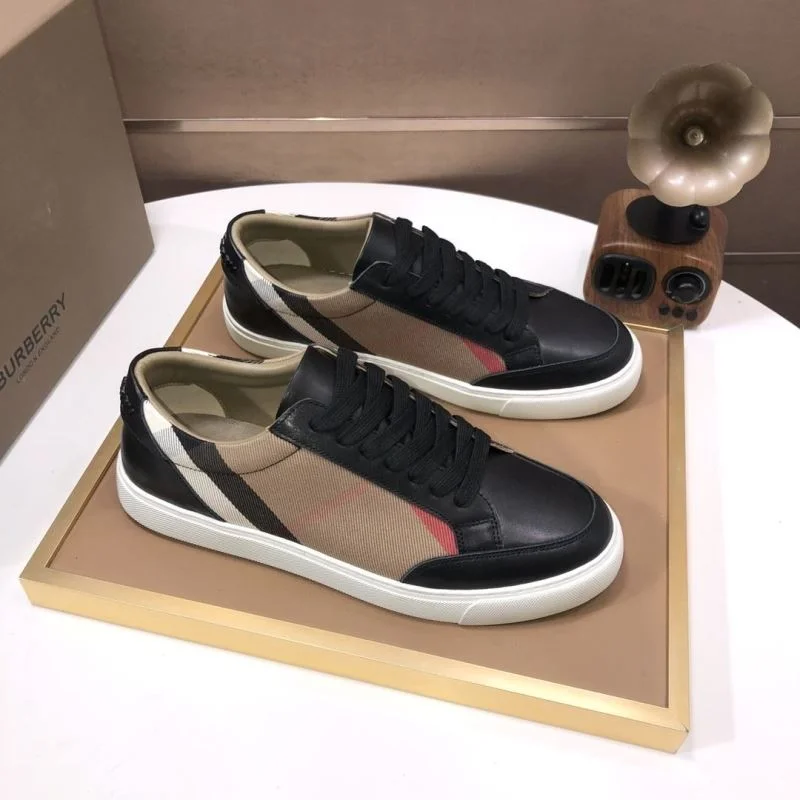 Burberry Low Shoes Stretchable 17140