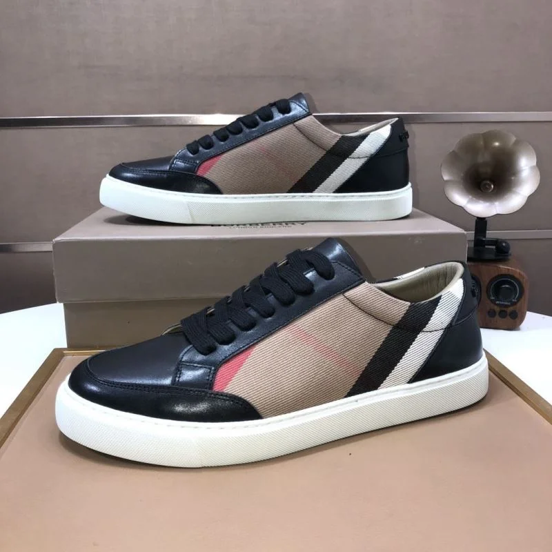 Burberry Low Shoes Stretchable 17140