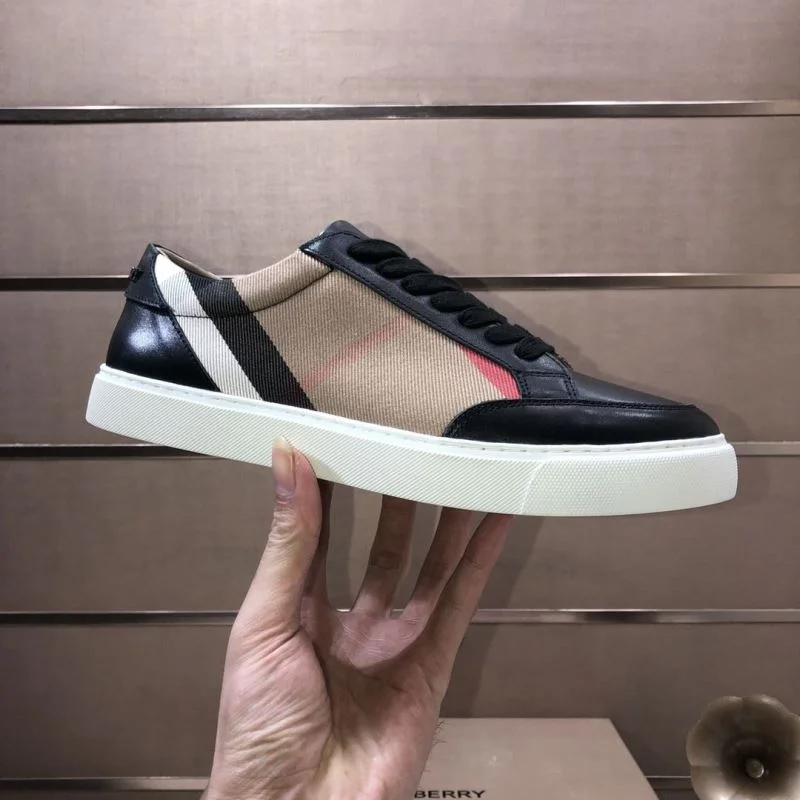 Burberry Low Shoes Stretchable 17140