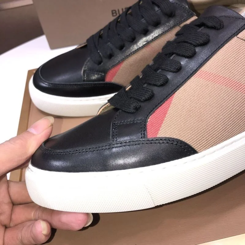 Burberry Low Shoes Stretchable 17140