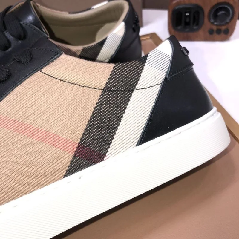 Burberry Low Shoes Stretchable 17140
