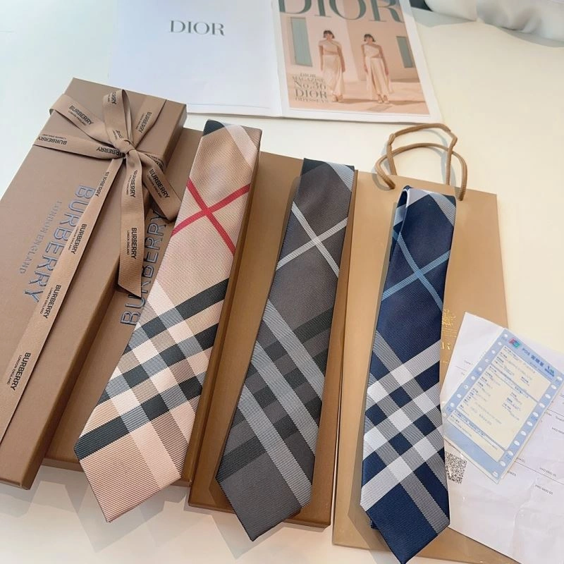 Burberry Neckties Vibrant 269010