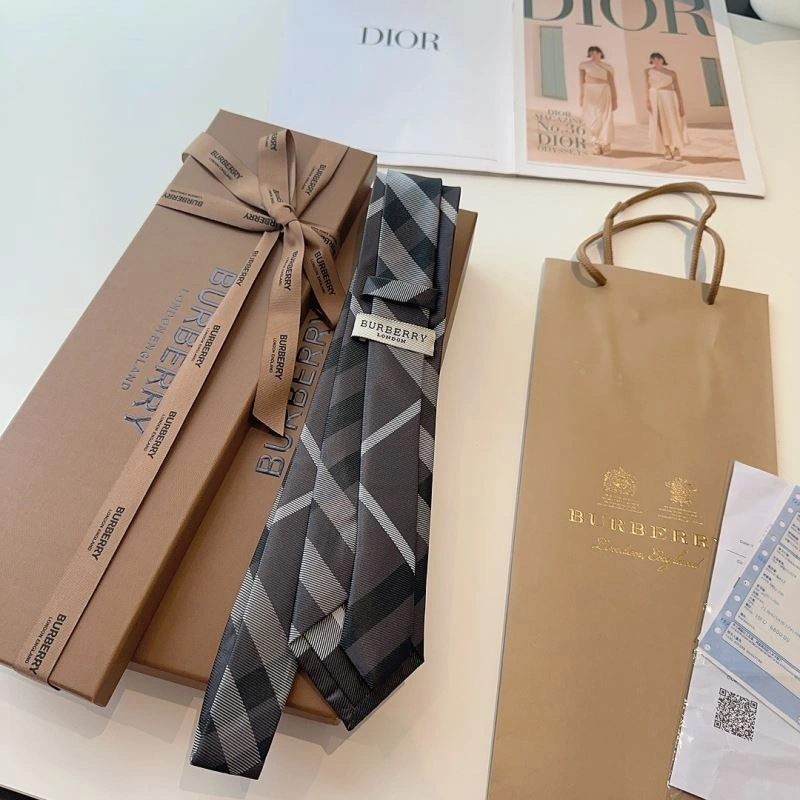 Burberry Neckties Vibrant 269010