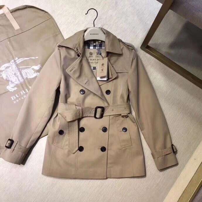 Timeless Burberry Outwear 104640