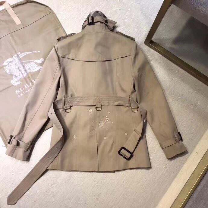 Timeless Burberry Outwear 104640