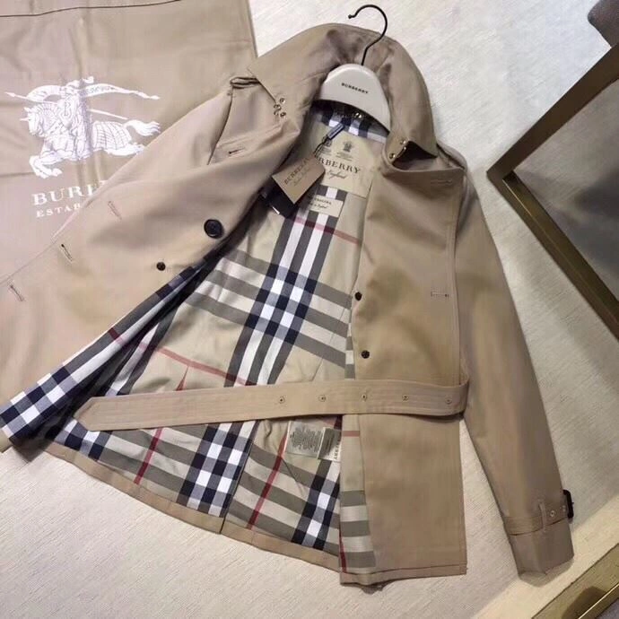 Timeless Burberry Outwear 104640