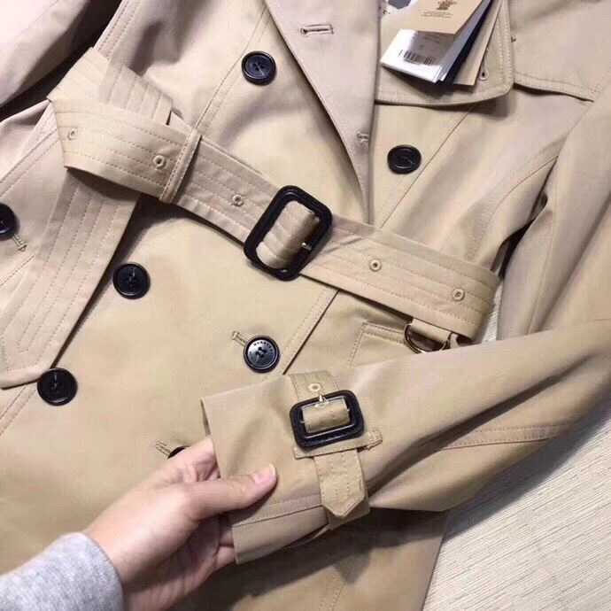 Timeless Burberry Outwear 104640