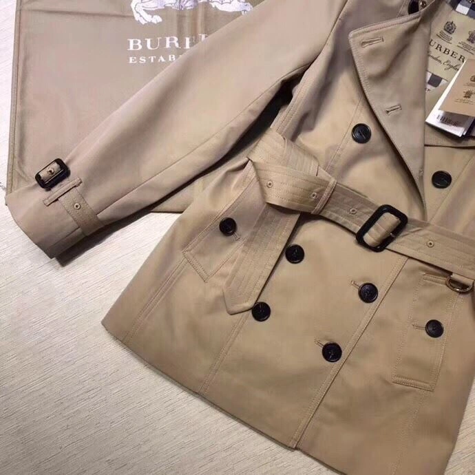 Timeless Burberry Outwear 104640