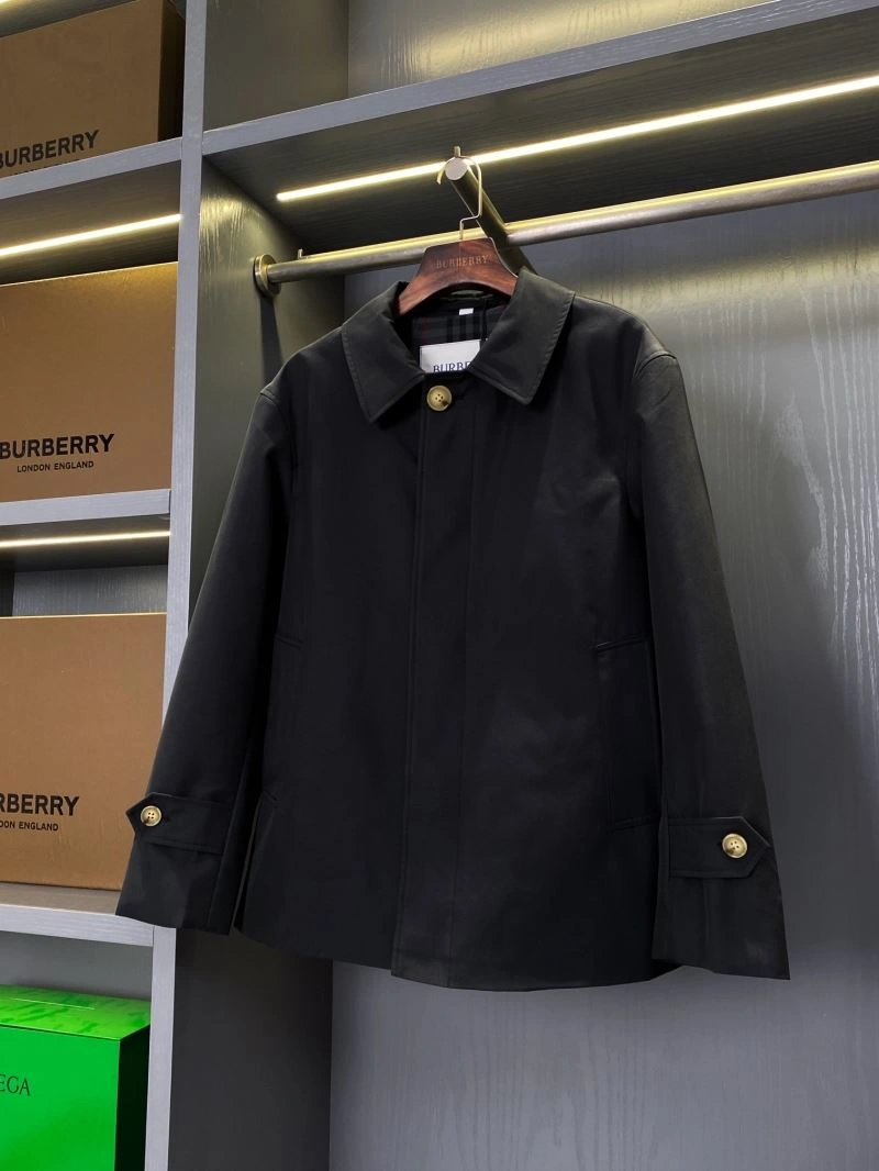 Versatile Burberry Outwear 104625