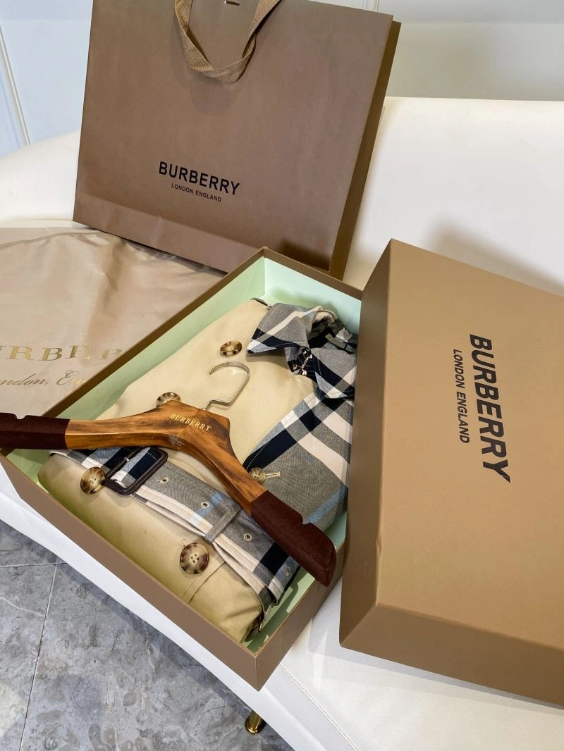 Timeless Burberry Outwear 104622