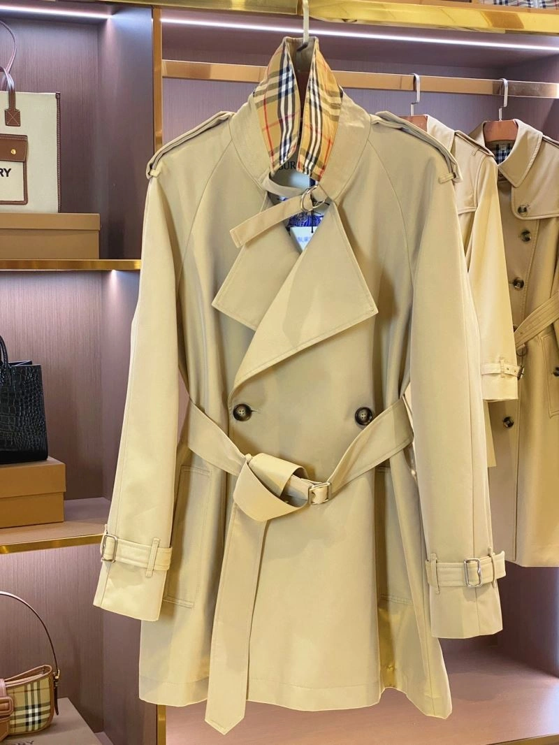 WaterResistant Burberry Outwear 104619