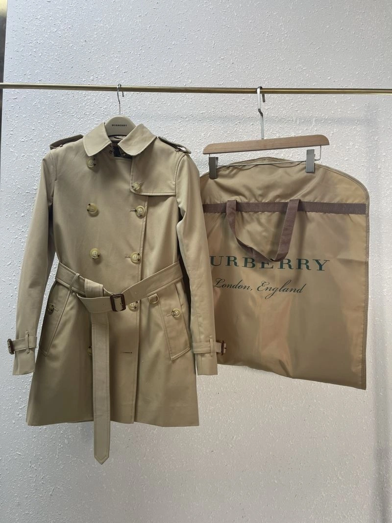 Lightweight Burberry Outwear 104614