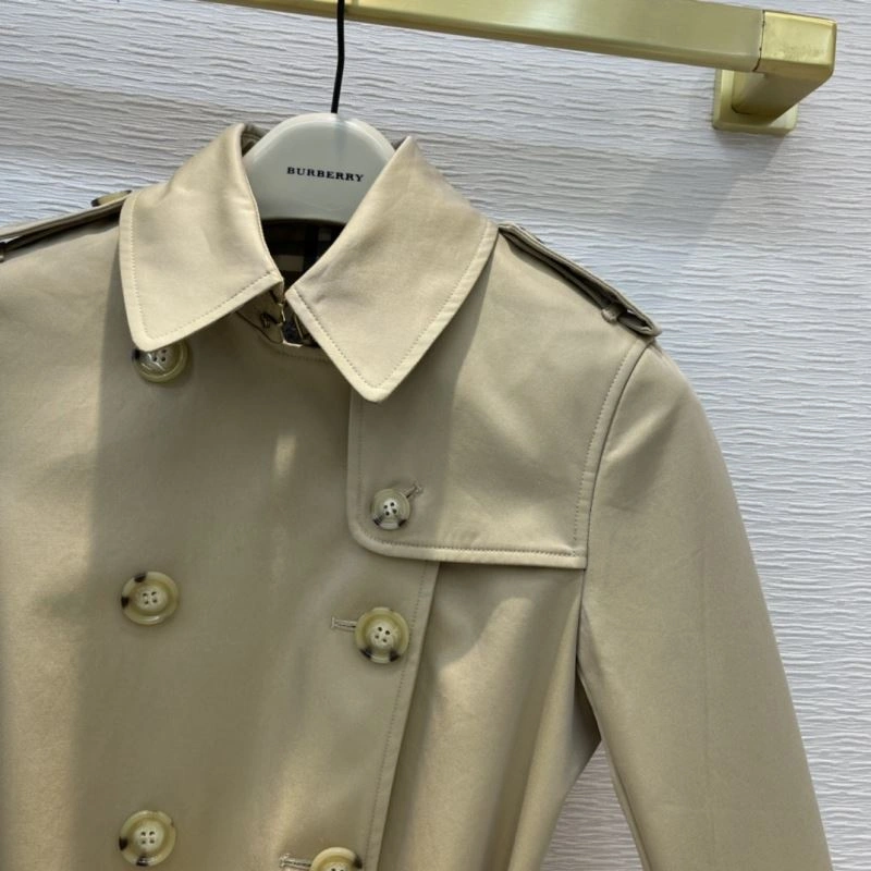 Elegant Burberry Outwear 104605