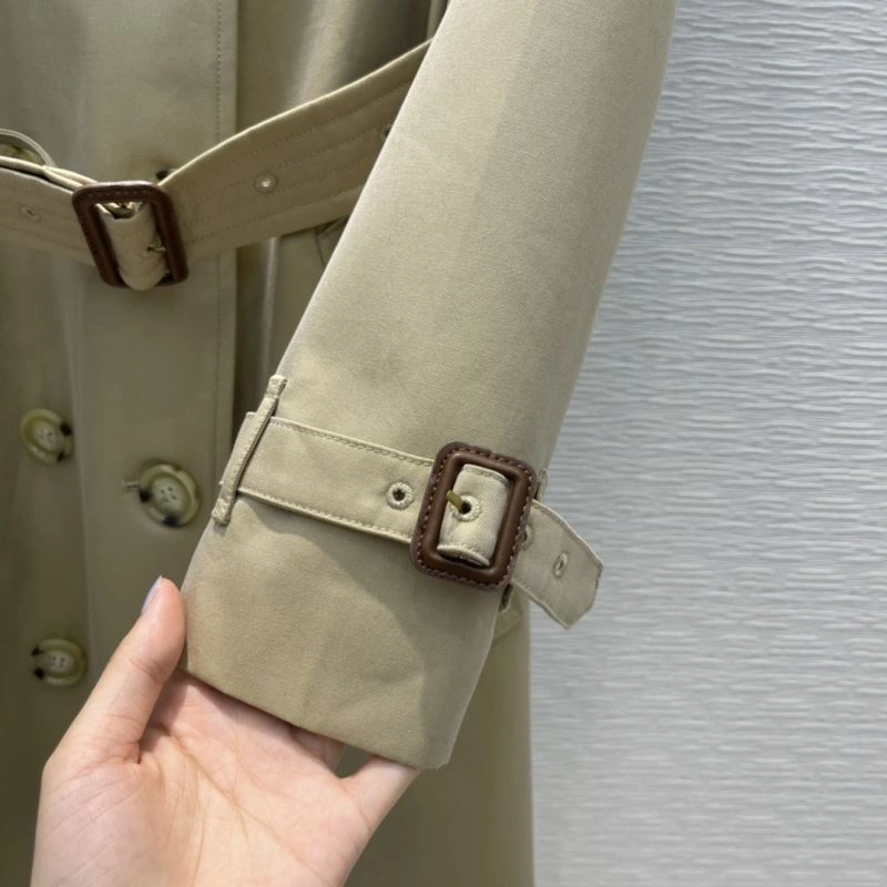 Elegant Burberry Outwear 104605