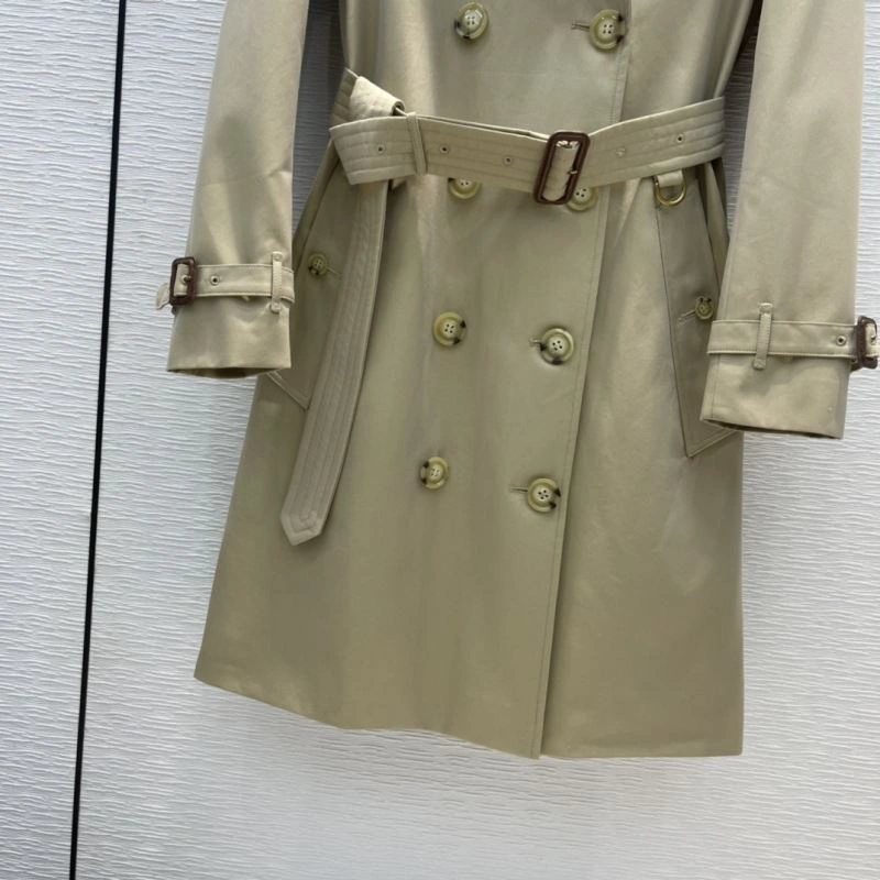 Elegant Burberry Outwear 104605