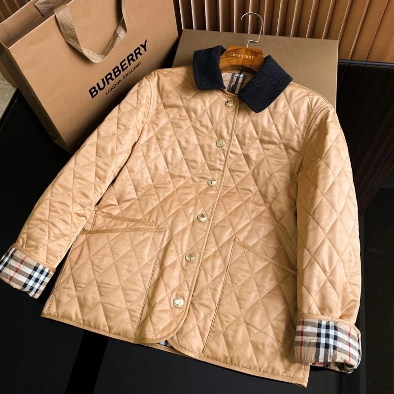 Versatile Burberry Outwear 104585