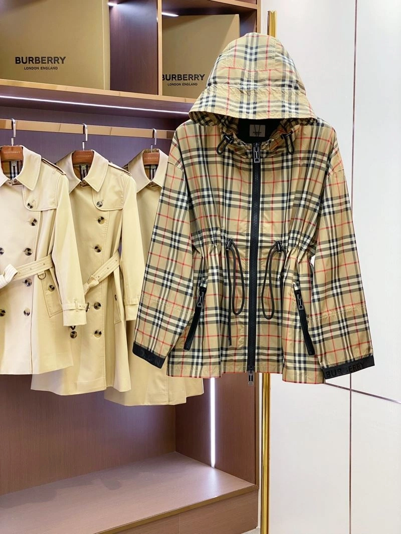 Elegant Burberry Outwear 104573