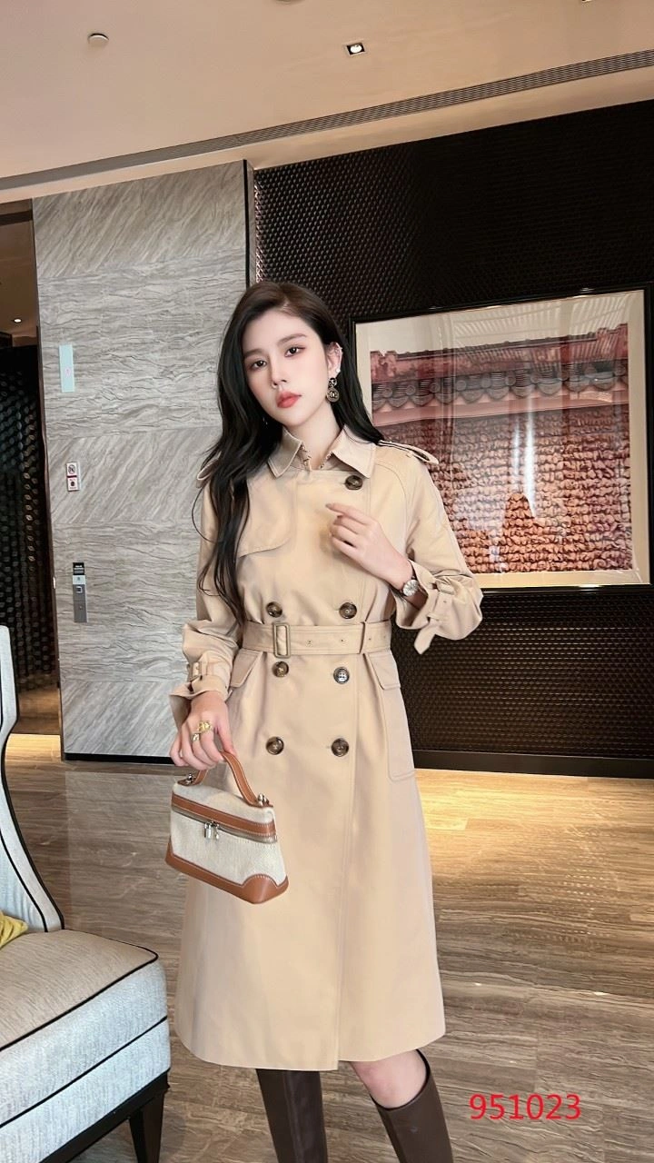 Burberry Outwear GoAnywhere 104534