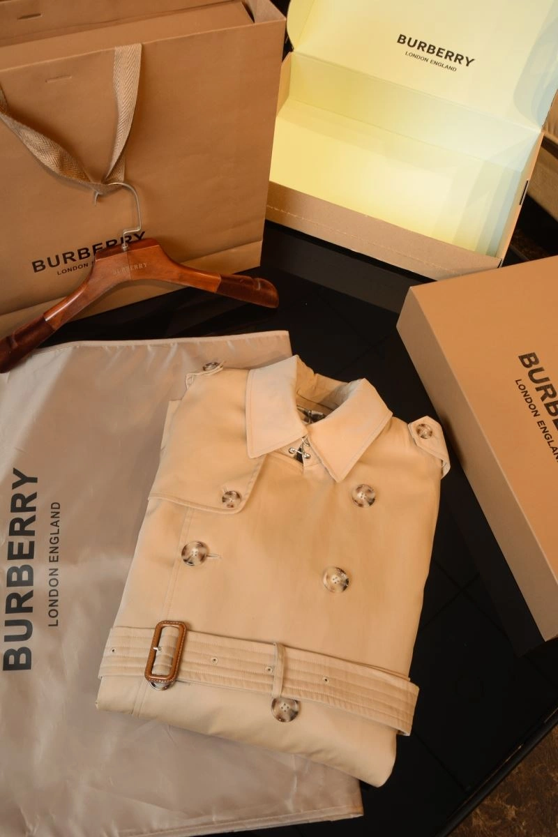 HighPerformance Burberry Outwear 104510