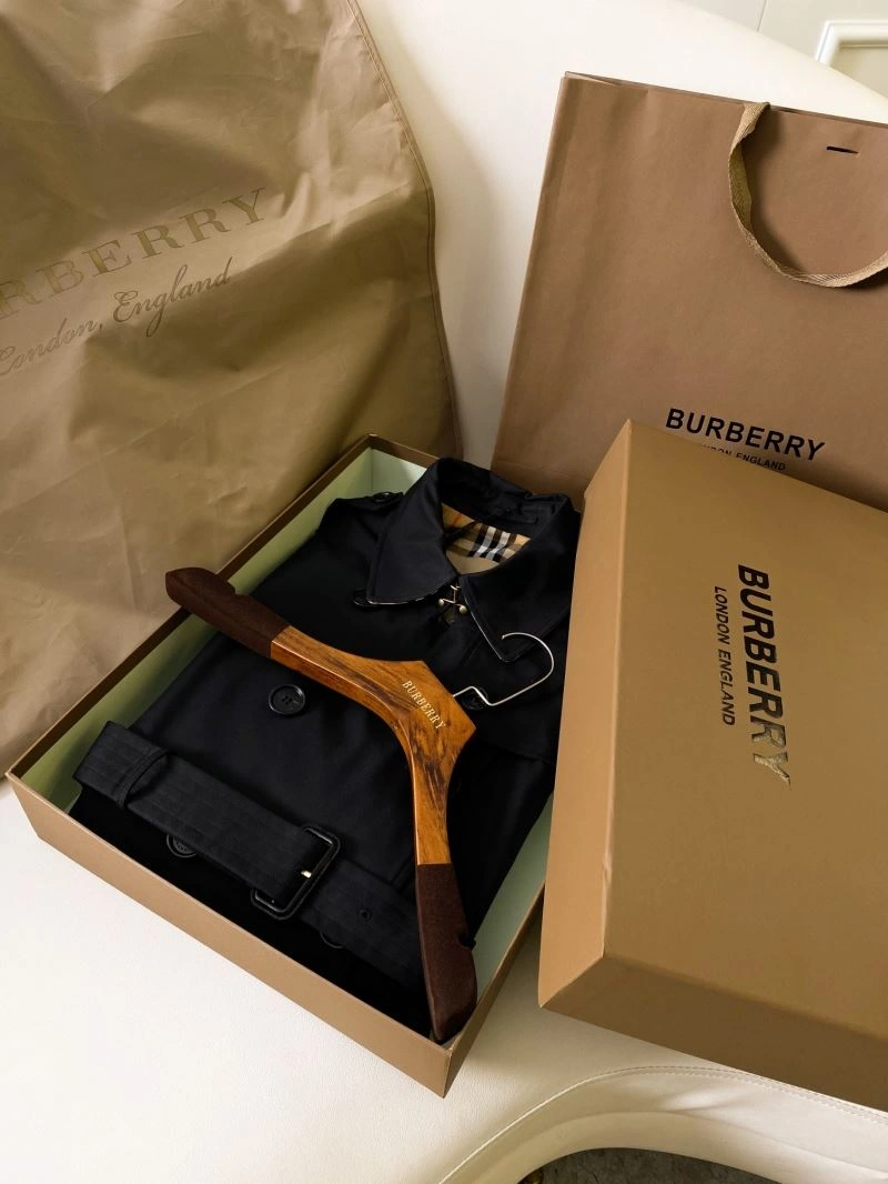 Casual Burberry Outwear 104575