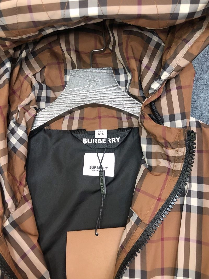Fashionable Burberry Outwear 104456