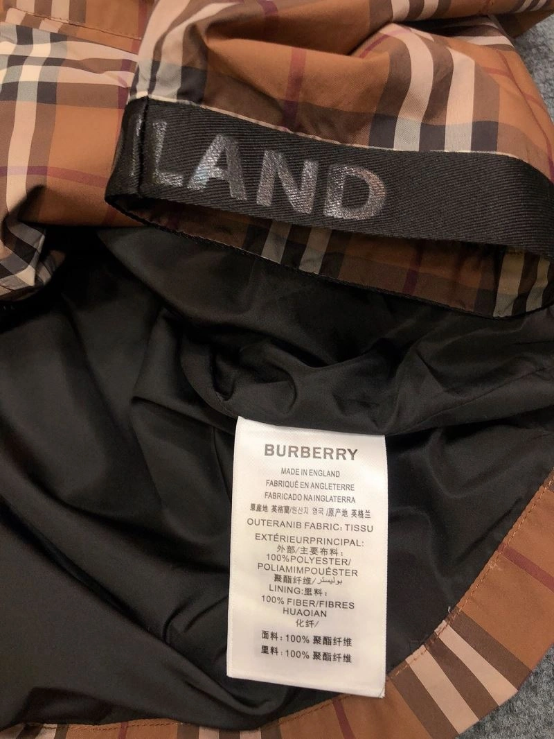 Fashionable Burberry Outwear 104456