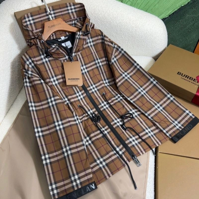 Fashionable Burberry Outwear 104456