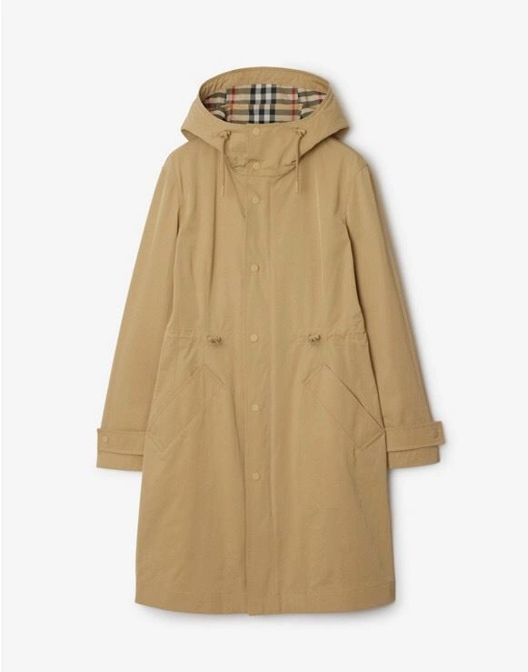Versatile Burberry Outwear 104443
