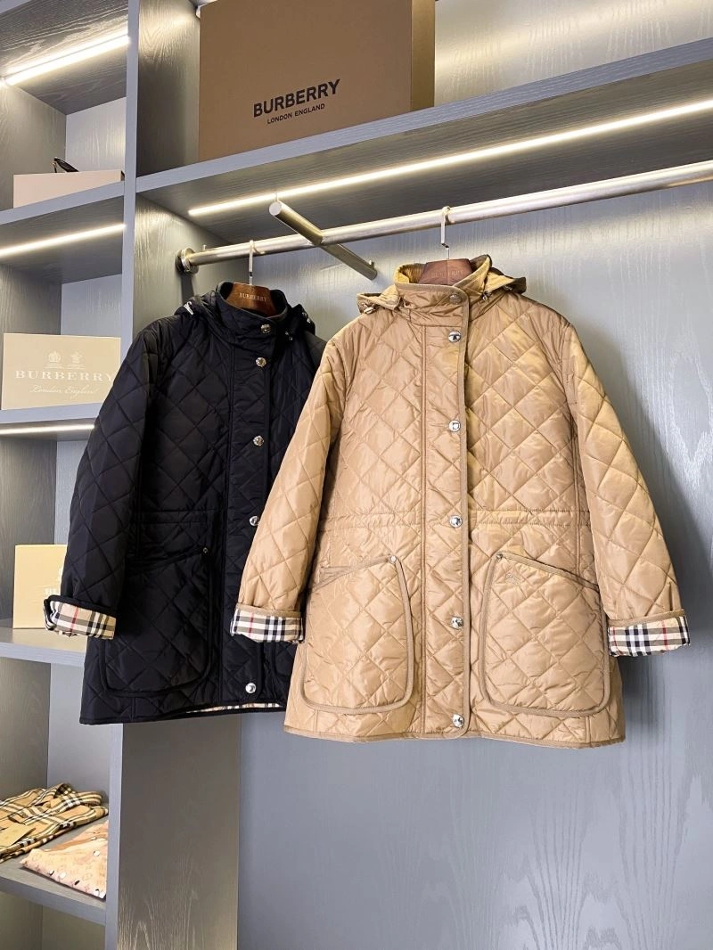 Effortless Burberry Outwear 104458