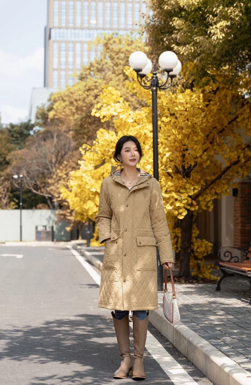 Sporty Burberry Outwear 104404