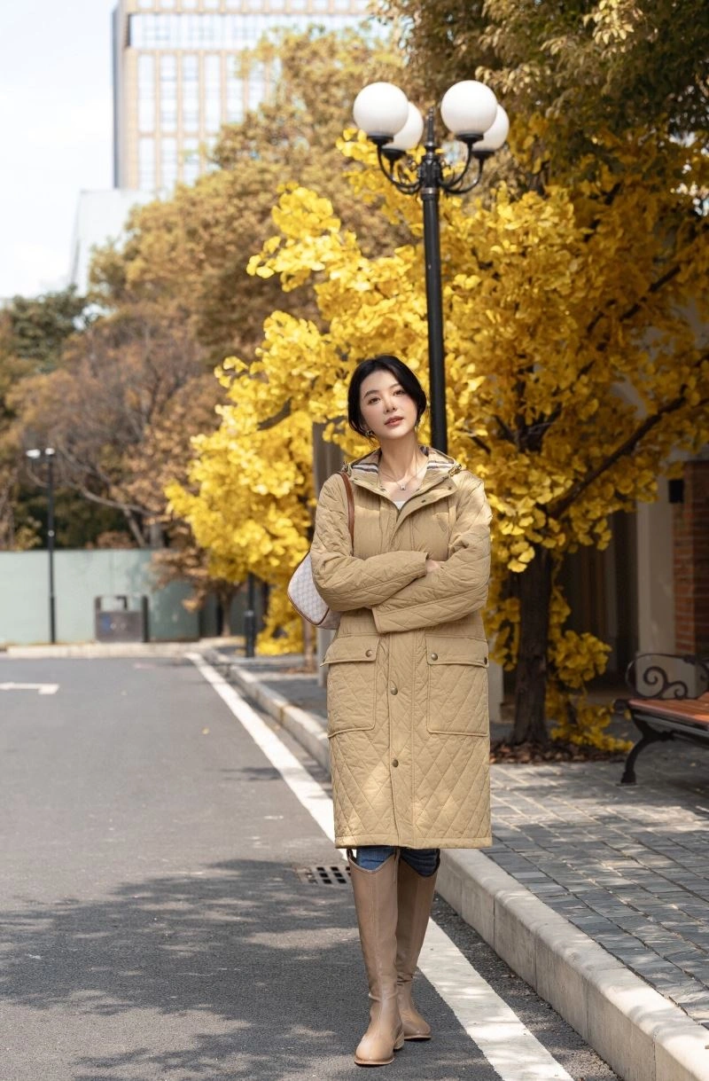 Sporty Burberry Outwear 104404