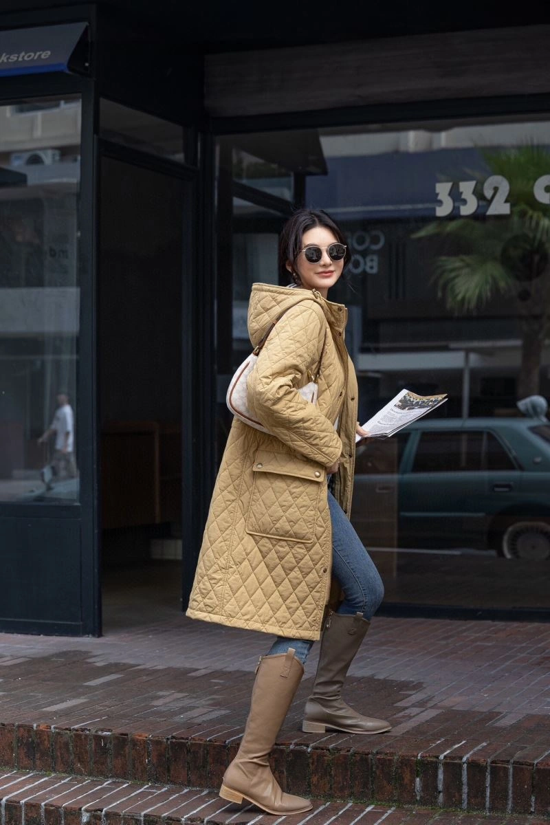 Sporty Burberry Outwear 104404