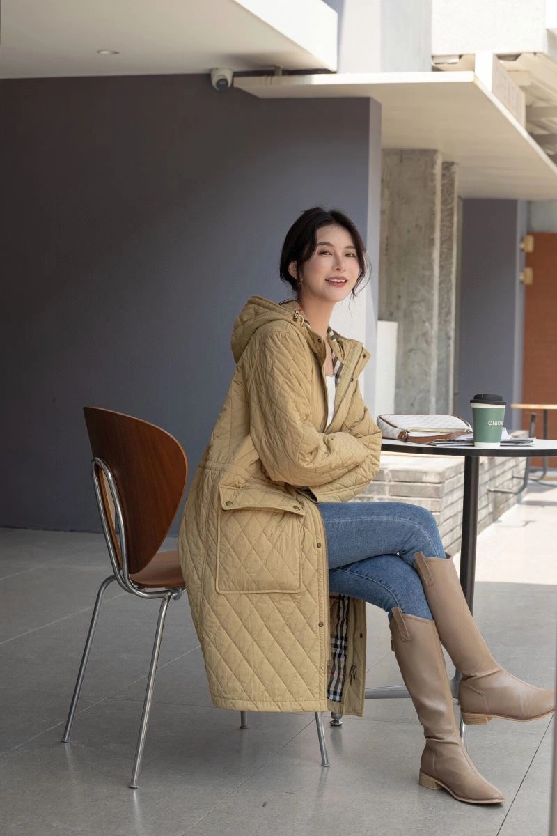 Sporty Burberry Outwear 104404