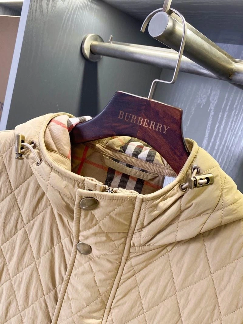 Sporty Burberry Outwear 104404