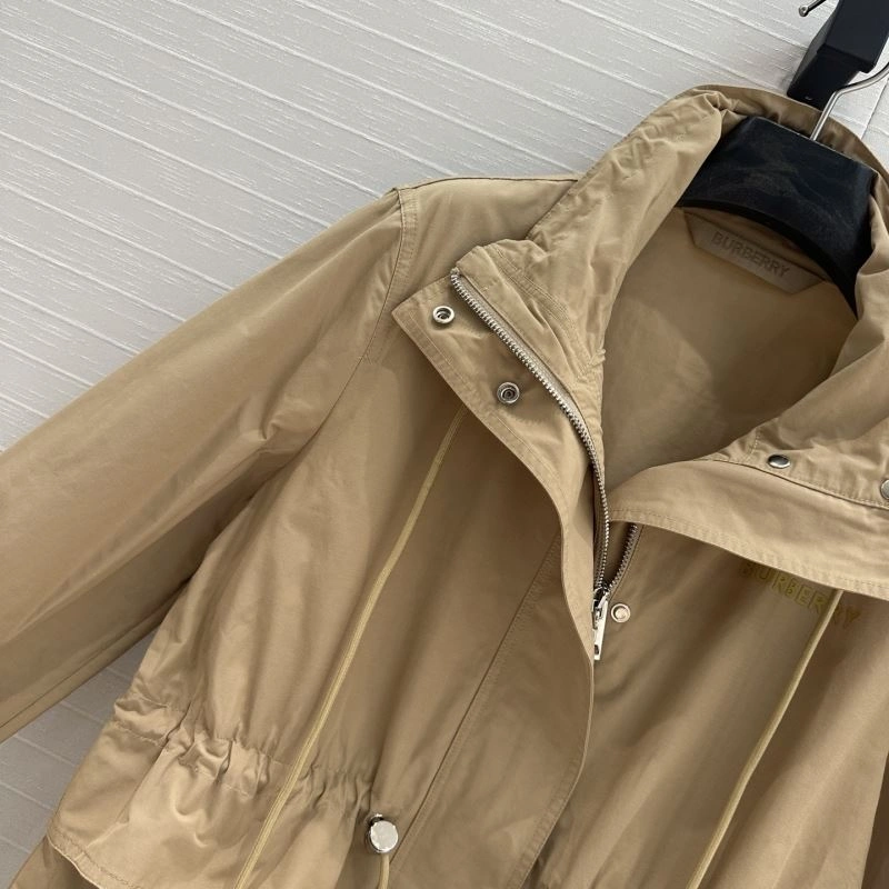 Burberry Outwear Sporty 104398