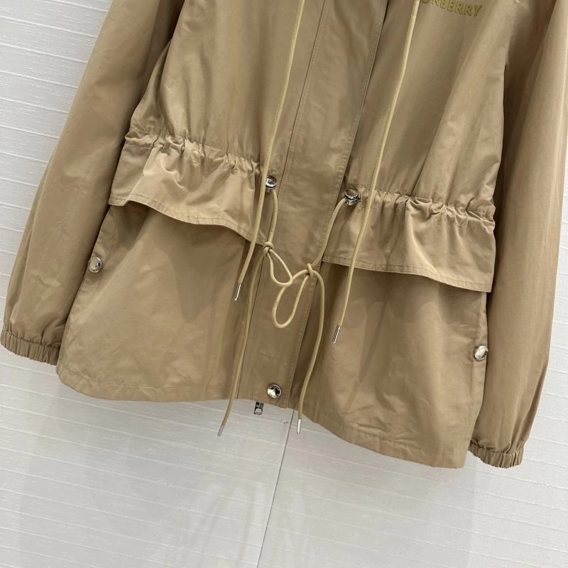 Burberry Outwear Sporty 104398