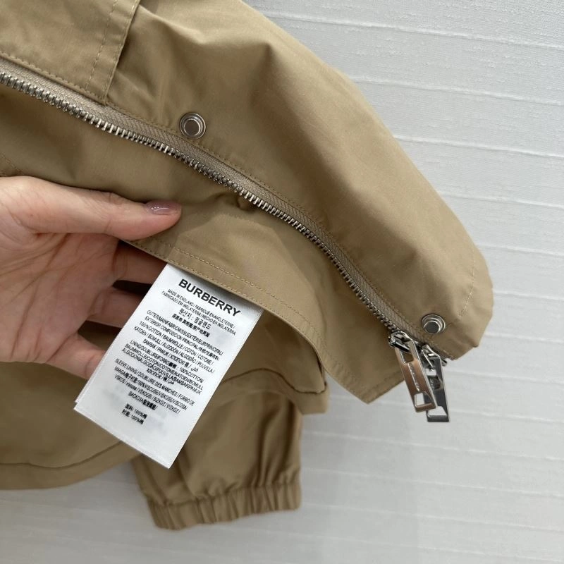 Burberry Outwear Sporty 104398