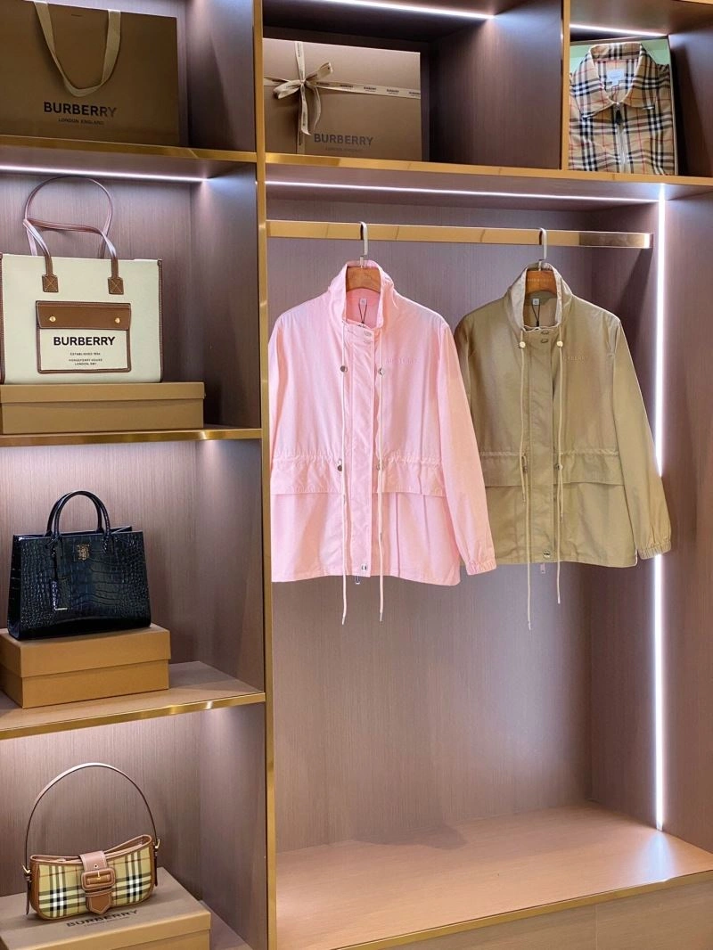 Contemporary Burberry Outwear 104401