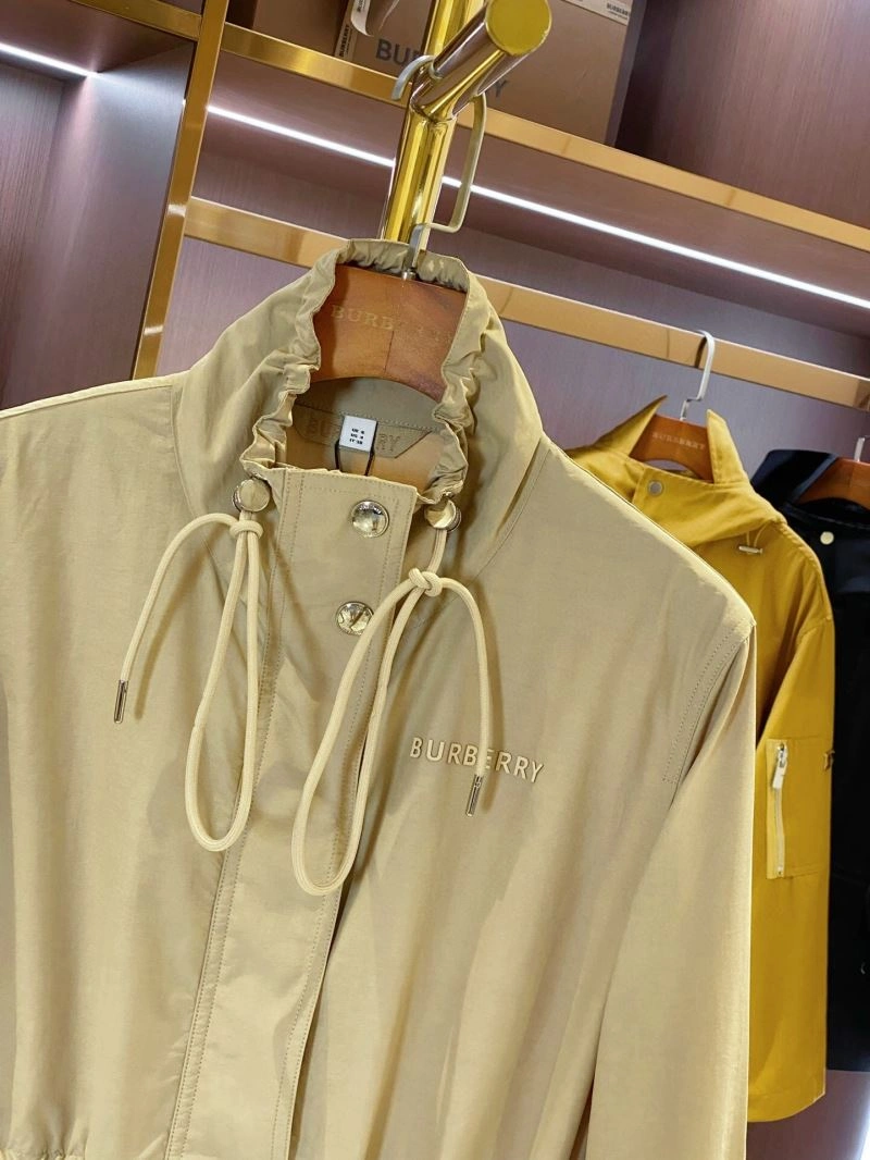 Contemporary Burberry Outwear 104401