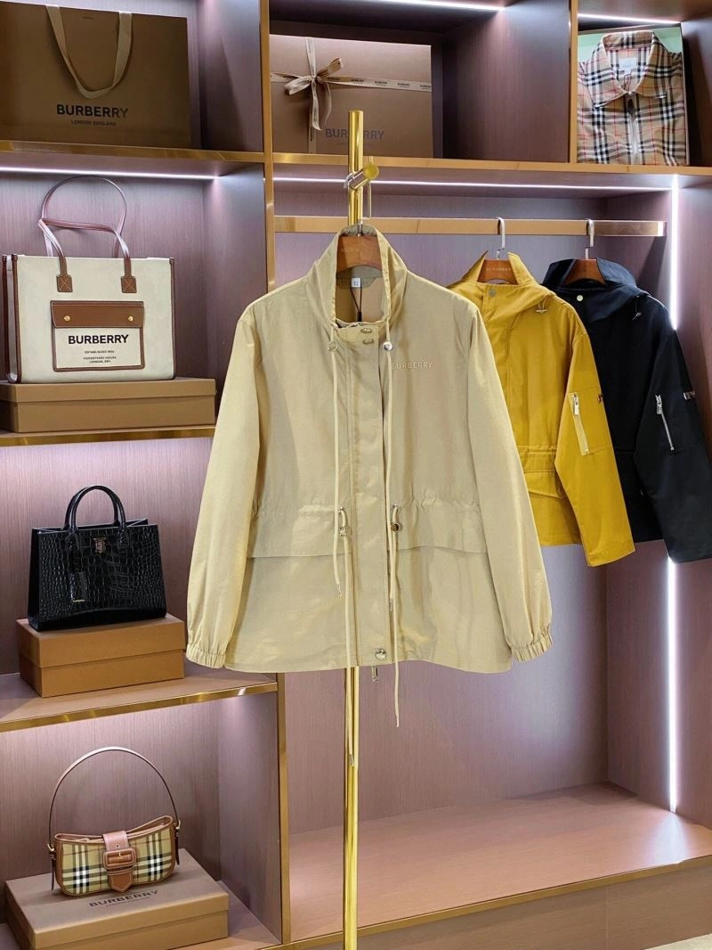 Contemporary Burberry Outwear 104401