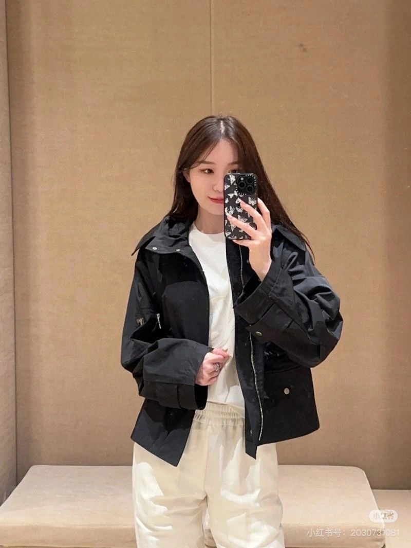 Burberry Outwear Effortless 104395