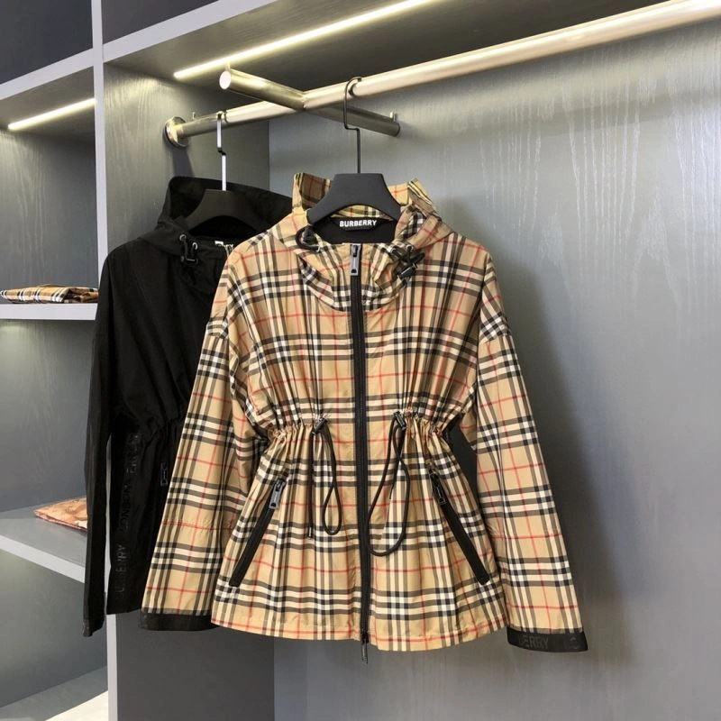 Breathable Burberry Outwear 104383