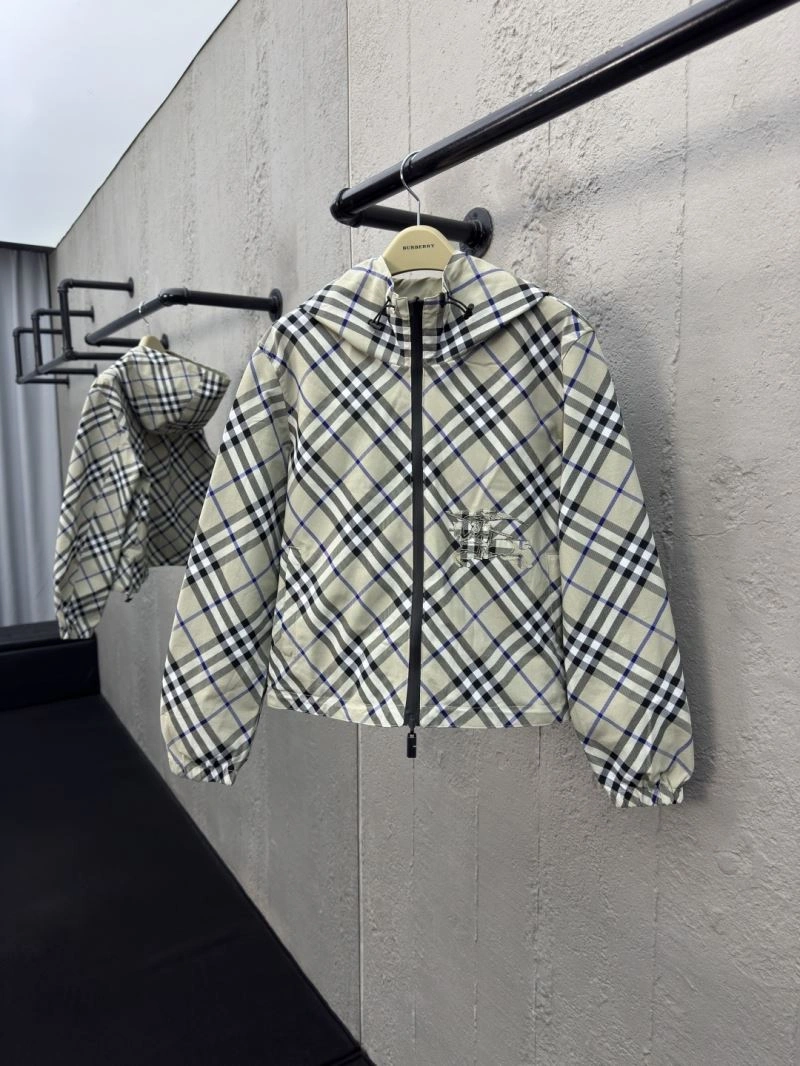 Lightweight Burberry Outwear 104325
