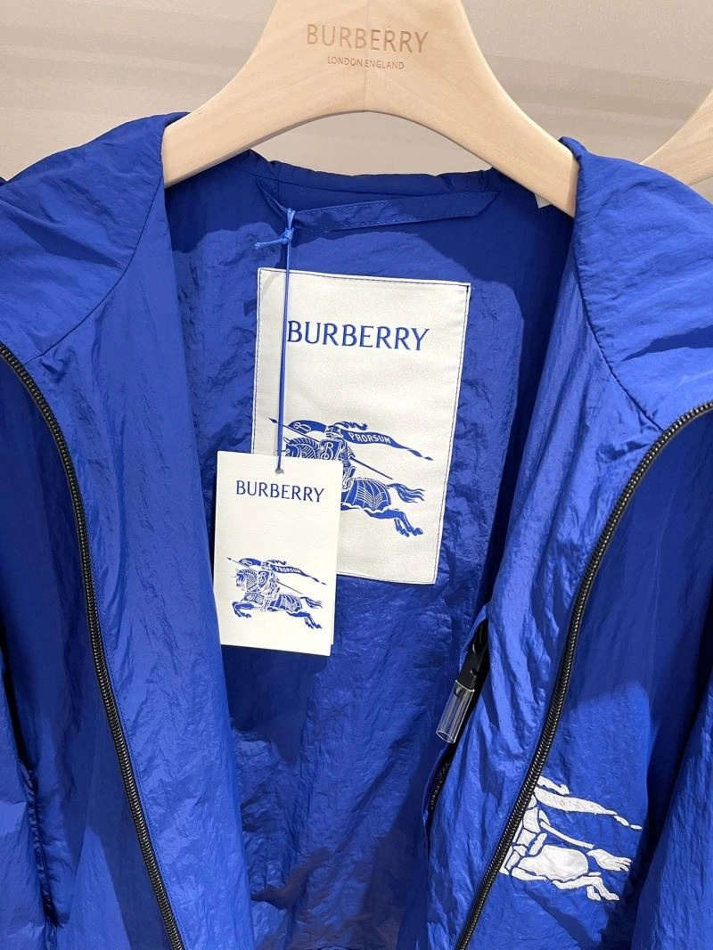 Burberry Outwear GoAnywhere 104262