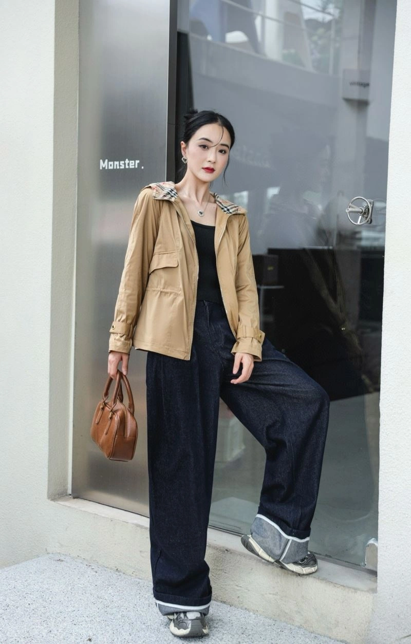 Minimalist Burberry Outwear 104227