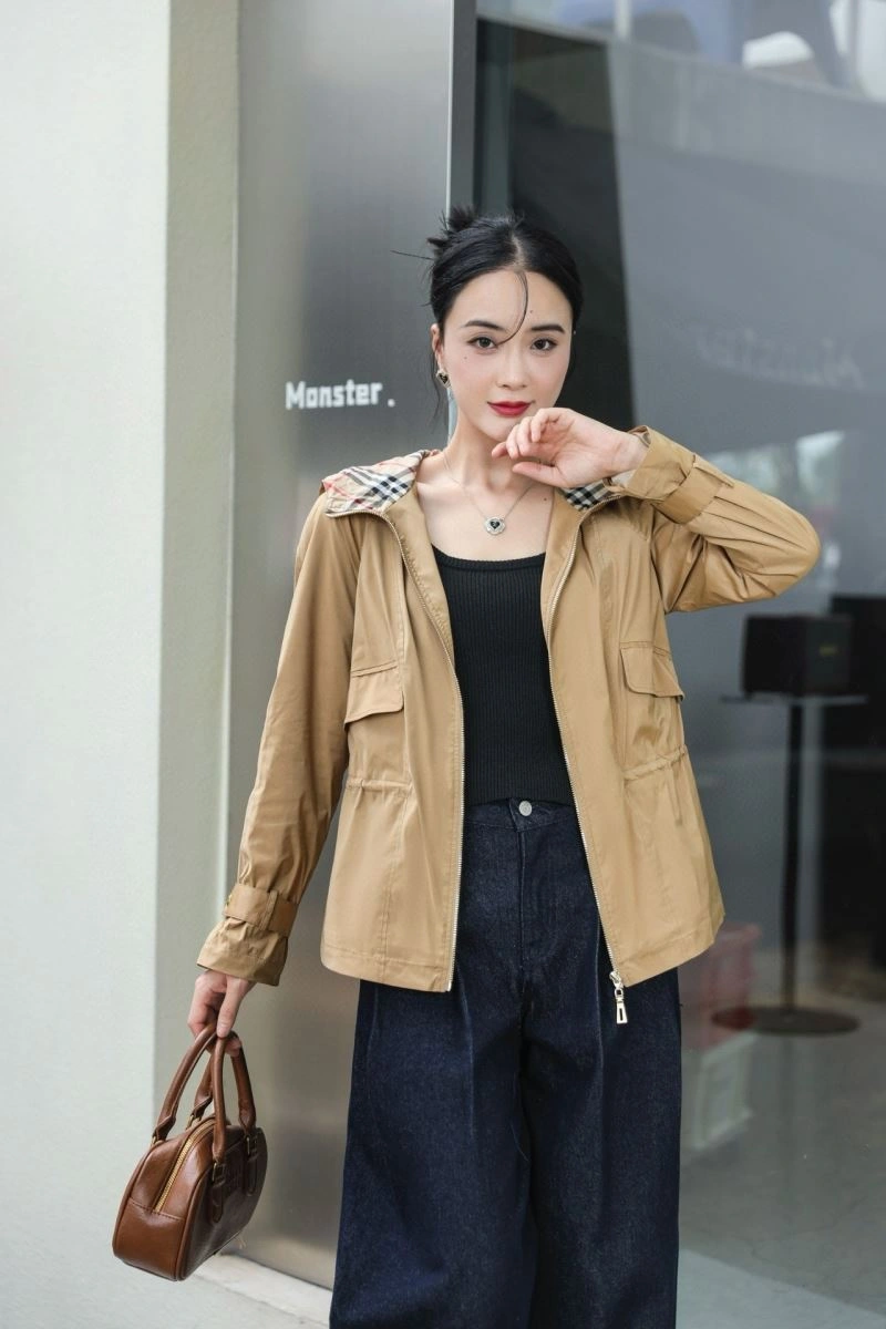 Minimalist Burberry Outwear 104227